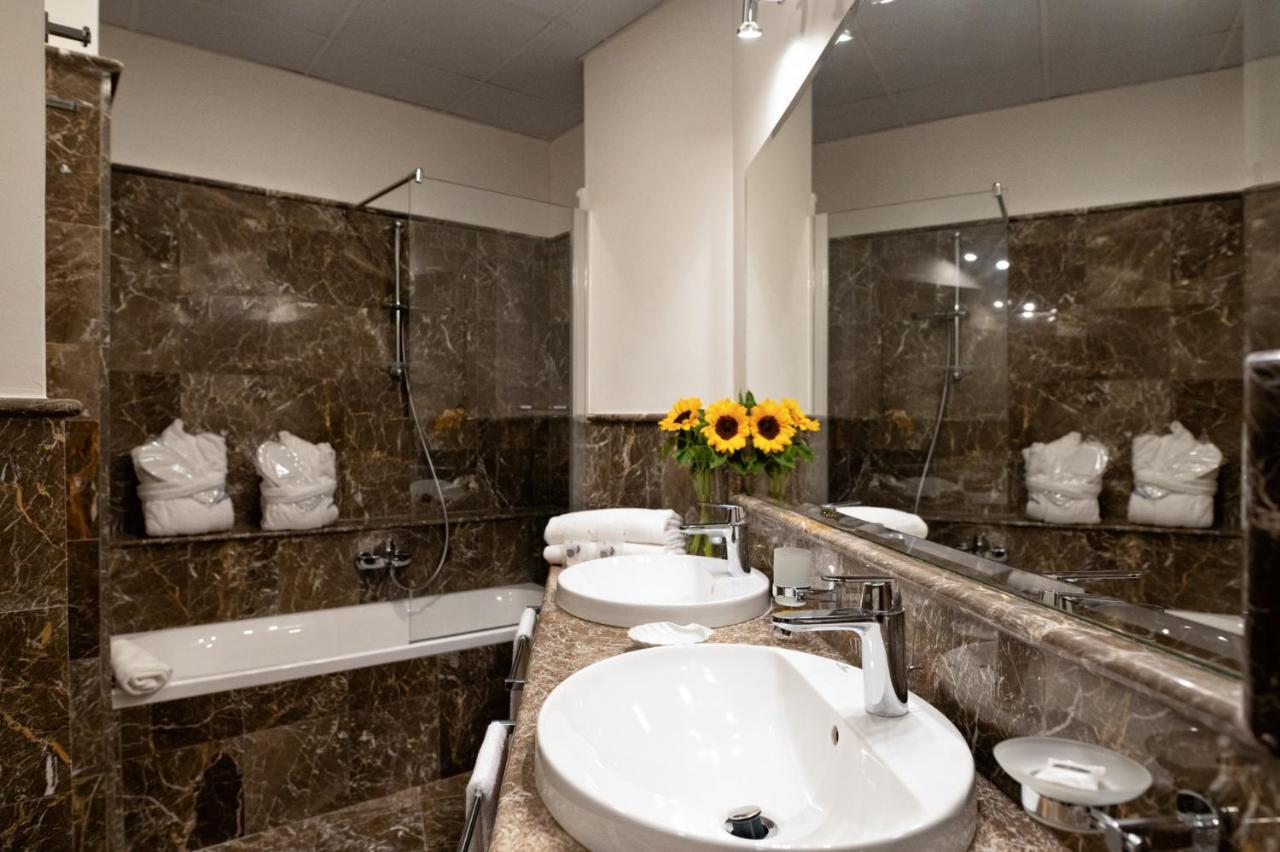 Double or Twin Room Sea View