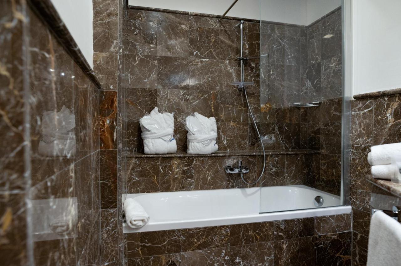 Double or Twin Room Sea View