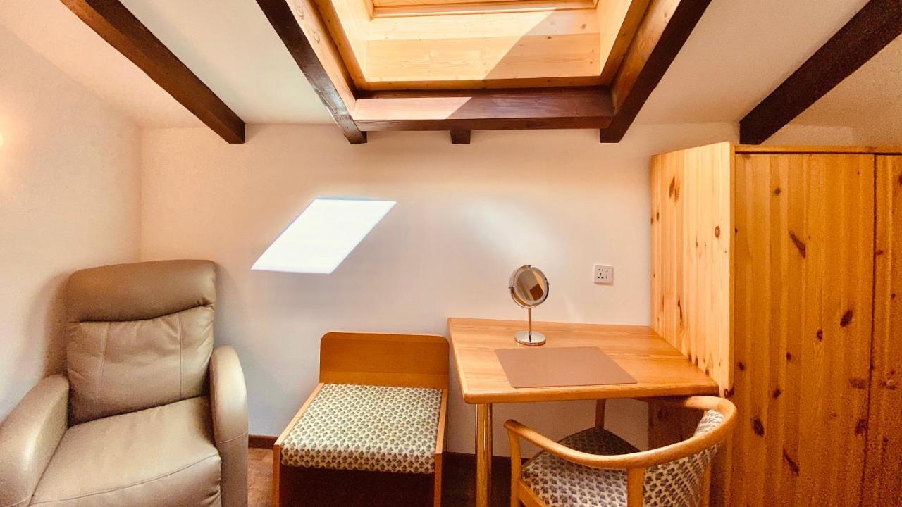 Budget Single Room Roof Window