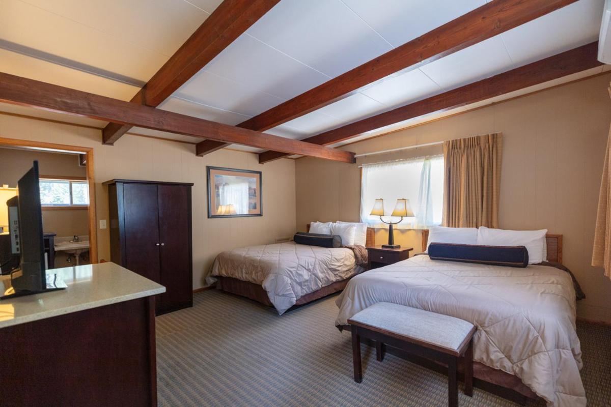 Deluxe Queen Room with Two Queen Beds,1027522777:JPEG
