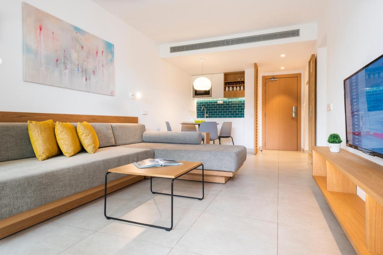 Select One-Bedroom Apartment
