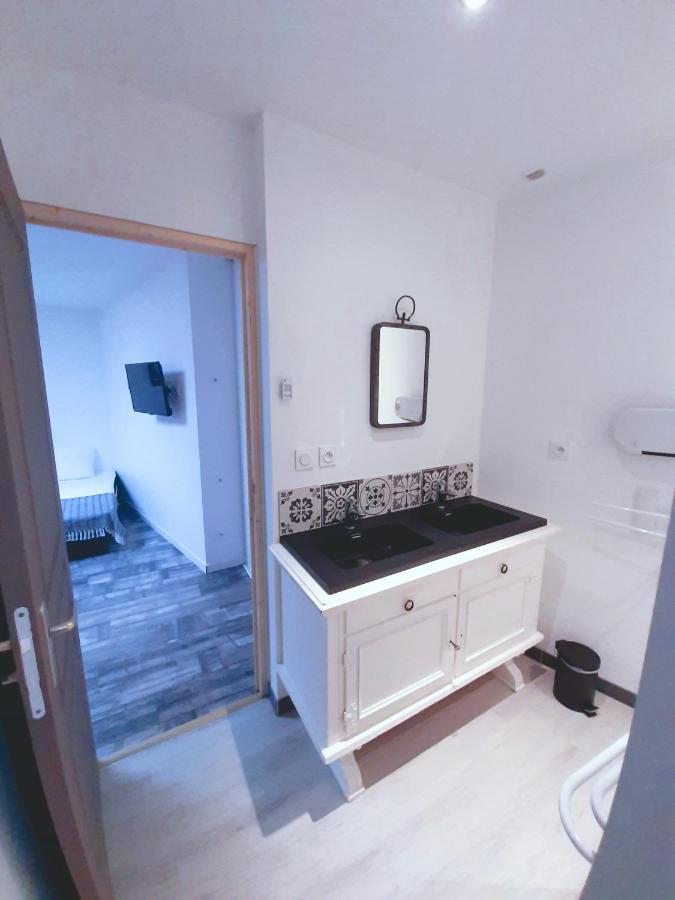 Family Room Private Bathroom