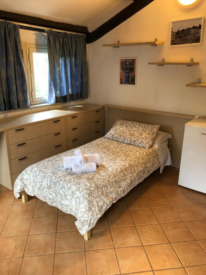 Camera Singola con Bagno Privato Esterno