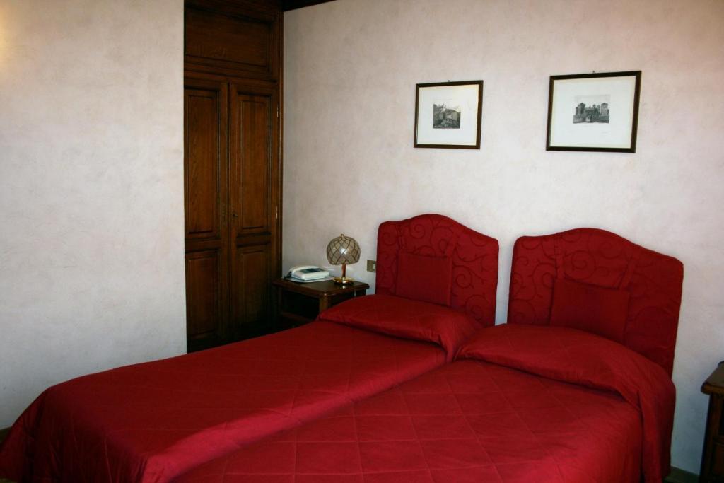 Two Adjacent Double or Twin Rooms,24513117:JPEG