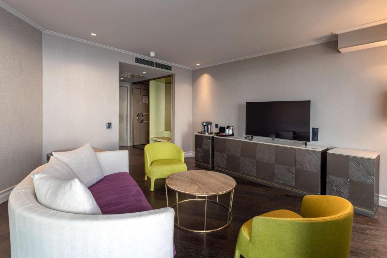 Suite with Balcony and Sea View