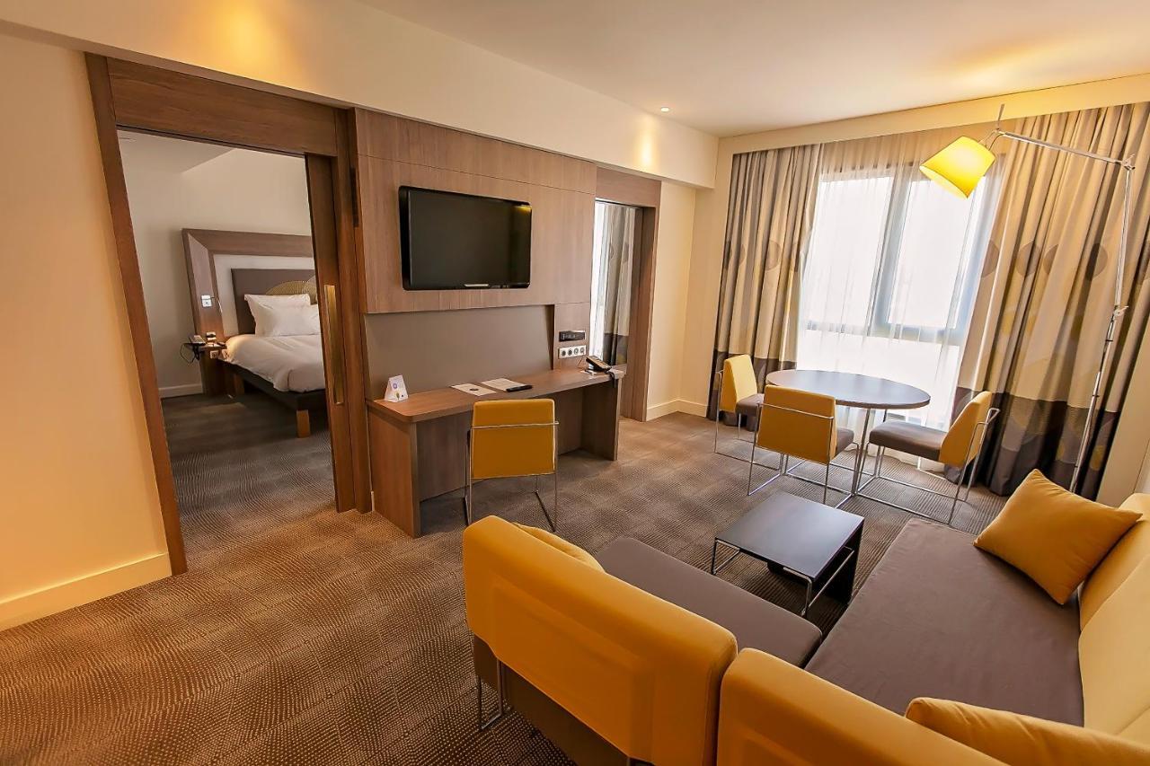 Superior Queen Suite with Sofa,1187086507:JPEG
