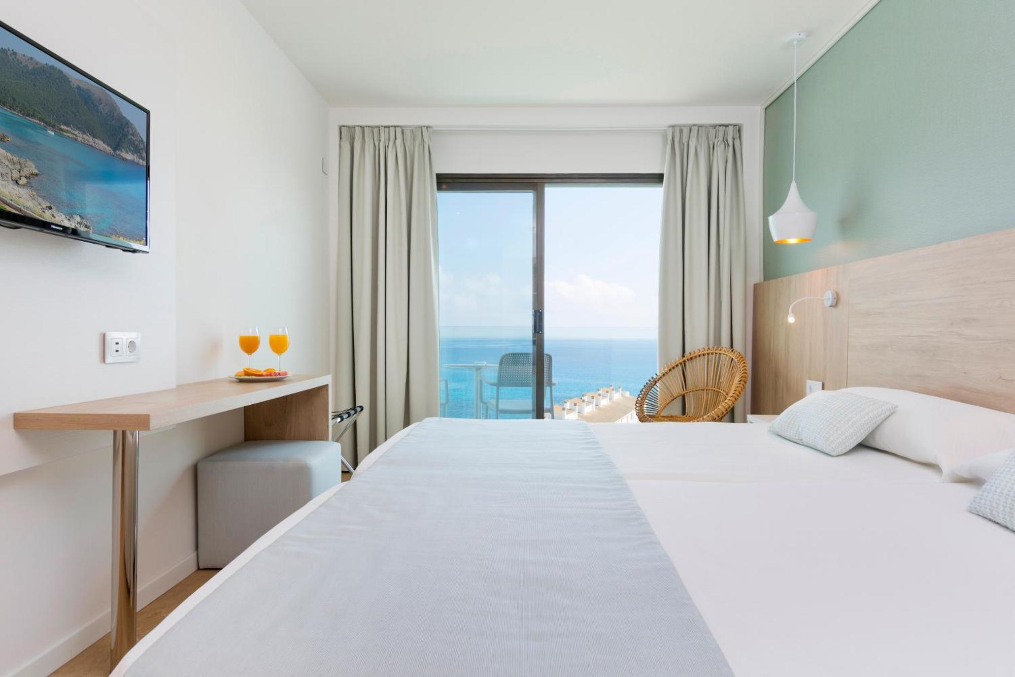 Habitación Doble con balcón y vistas al mar