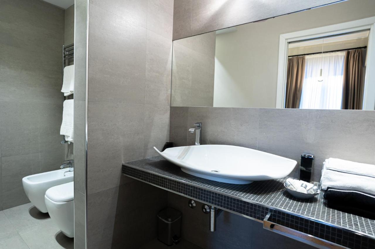 Deluxe Double Room Spa Shower