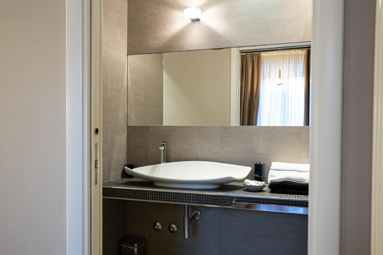 Deluxe Double Room Spa Shower