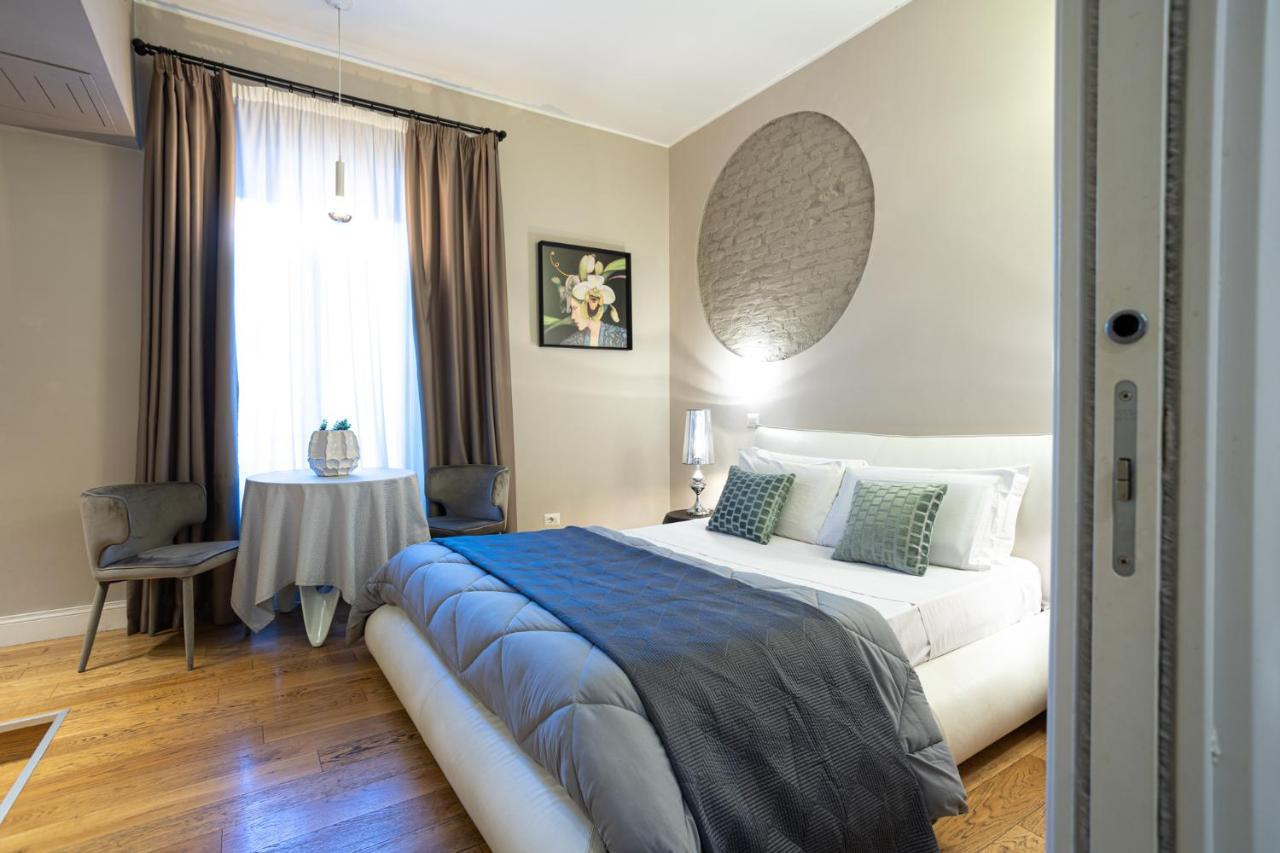 Deluxe Double Room Spa Shower