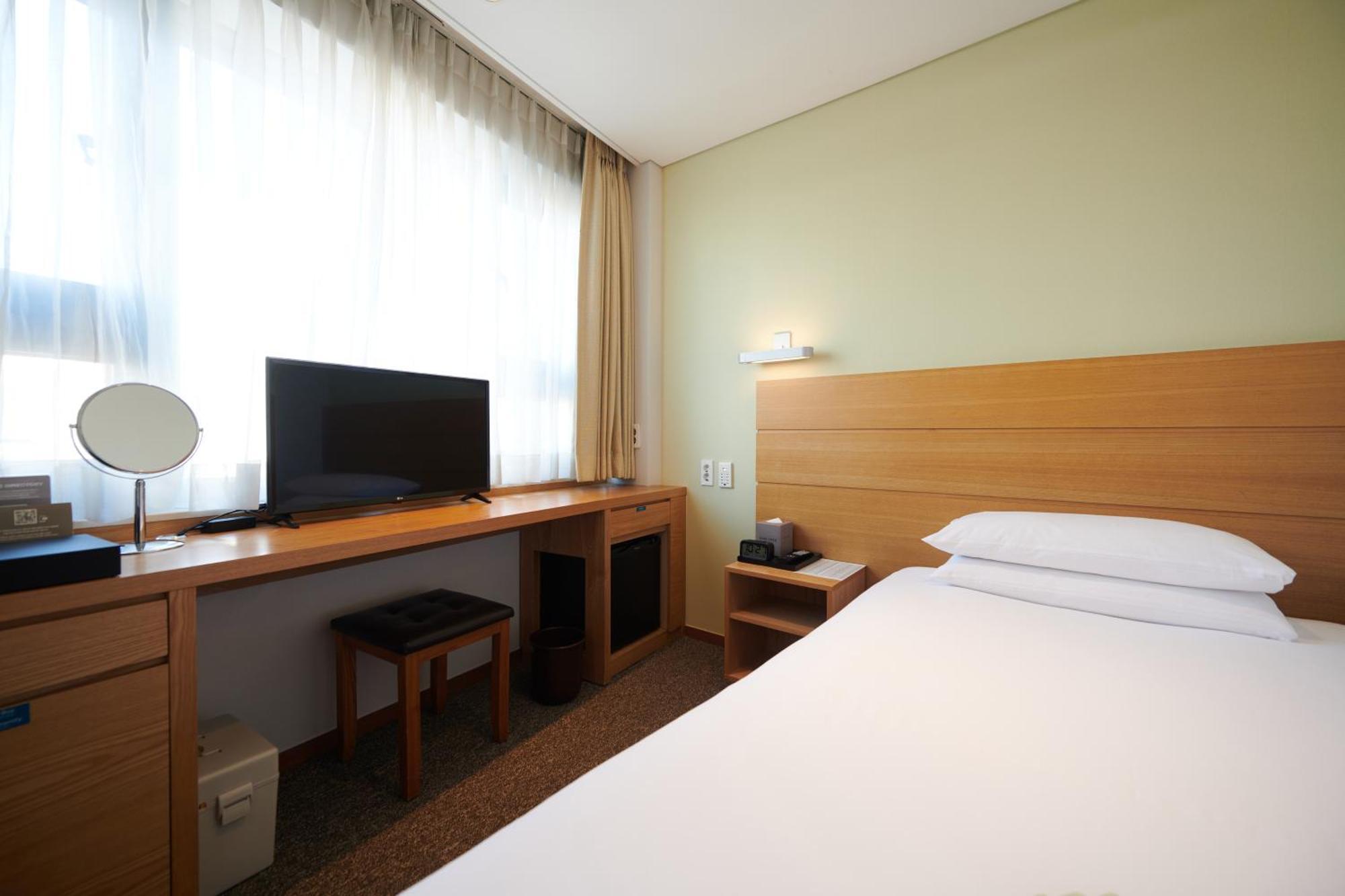 Single Room,1213761946:JPEG