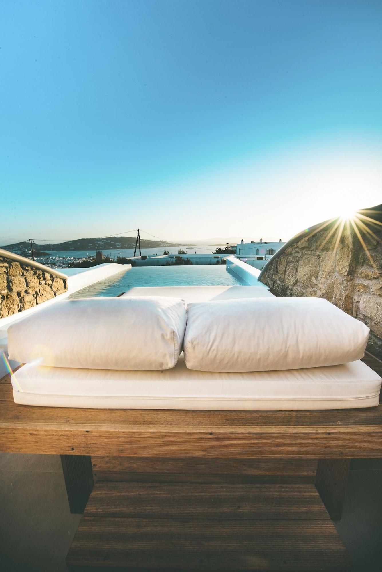 Suite Lune de Miel avec Piscine et Bain à Remous Privés, Extérieurs et Chauffés