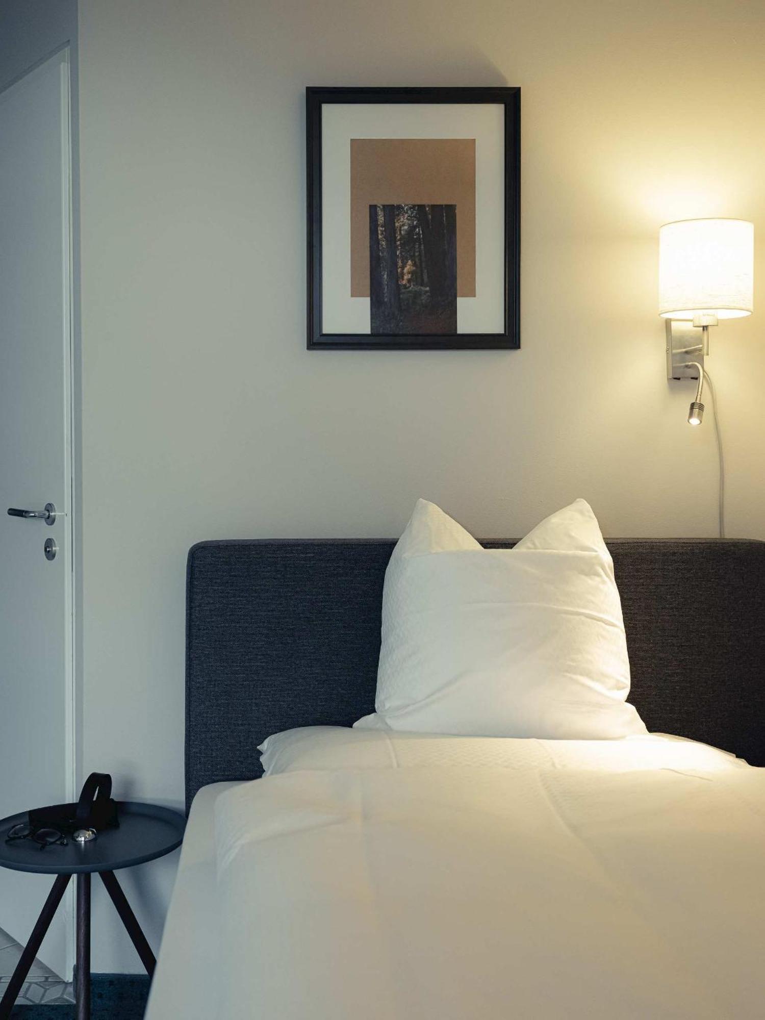 Standard Single Room,1589124386:JPEG