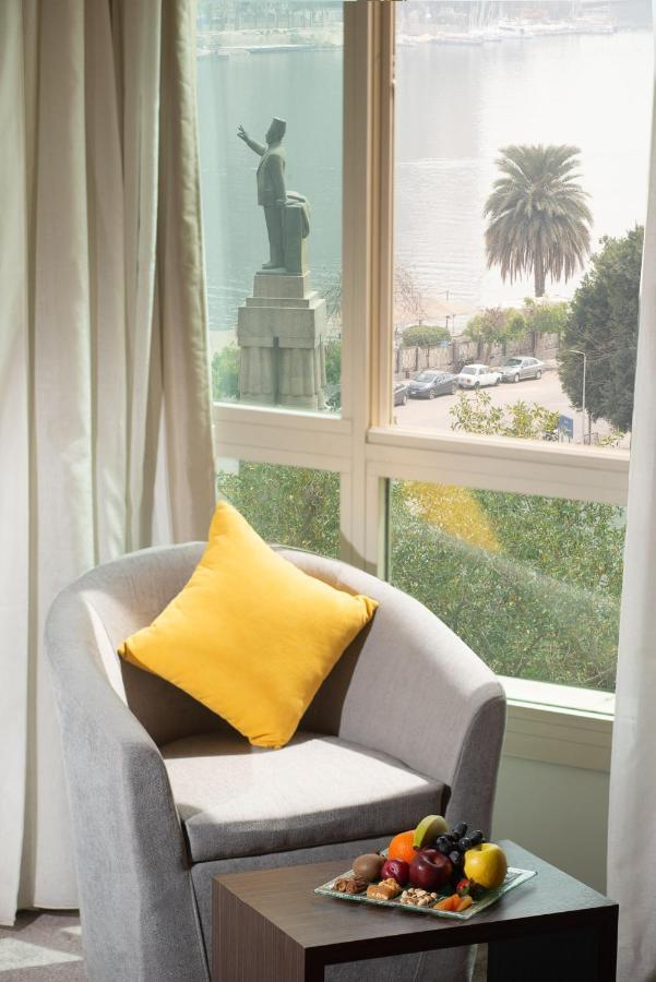 Junior Suite One Double Bed Sofa River Side