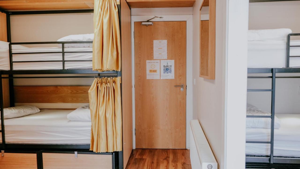 Lit dans Dortoir Mixte de 8 Lits avec Salle de Bains Commune