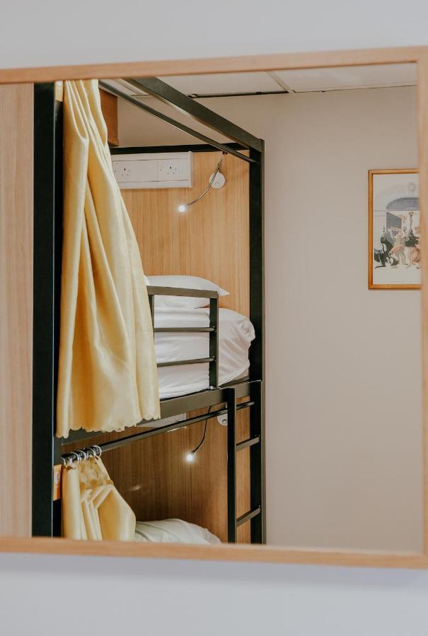 Lit Simple dans Dortoir Mixte de 6 Lits avec Salle de Bains Commune