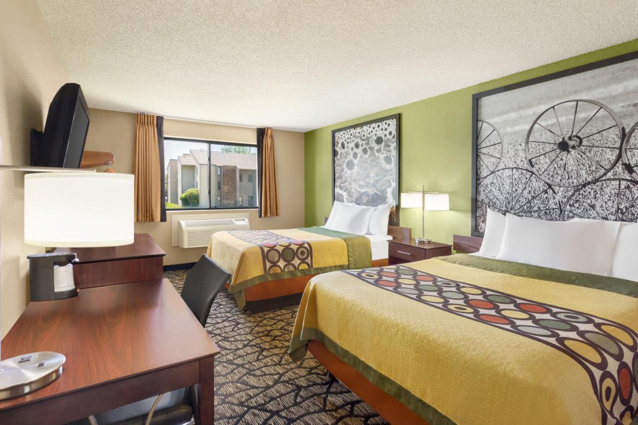 Queen Room with Two Queen Beds - Non-Smoking