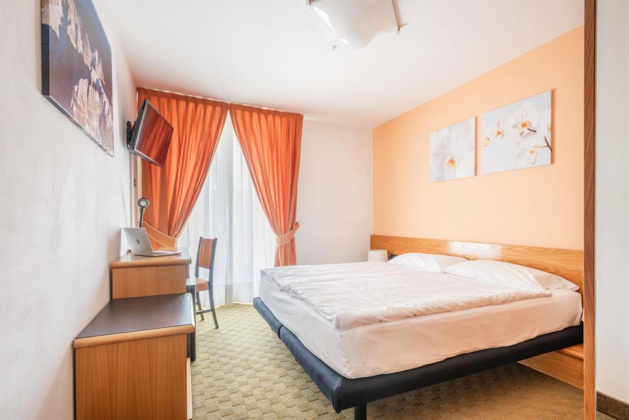 Double Room Mountain View