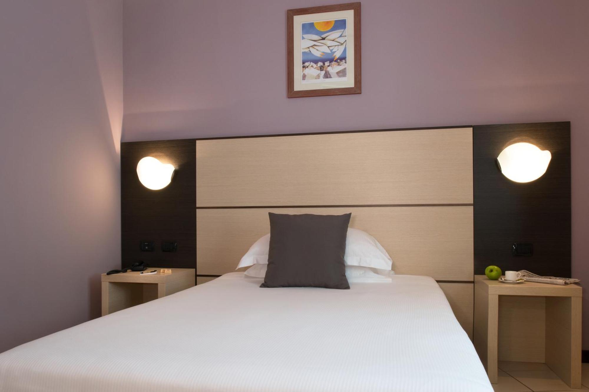 Double Room with French Bed,1274617672:JPEG