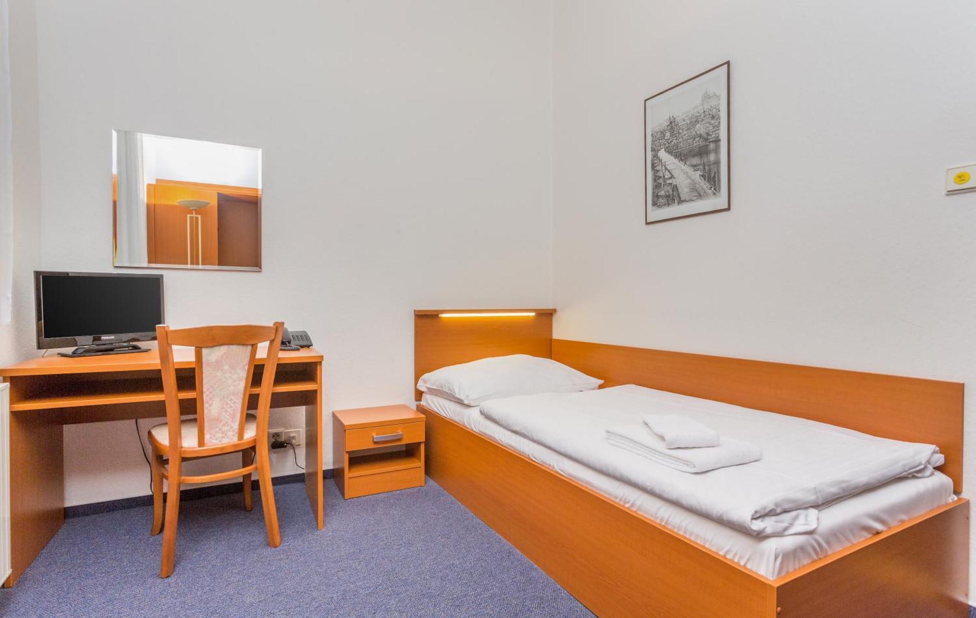 Standard Single Room,706916476:JPEG