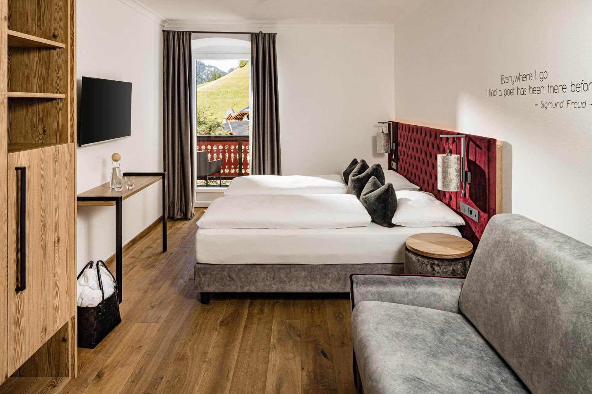 Double Room with Balcony,1279788802:JPEG