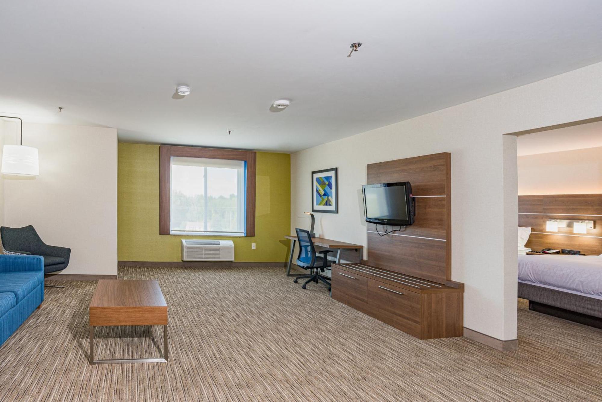 Queen Suite with Two Queen Beds