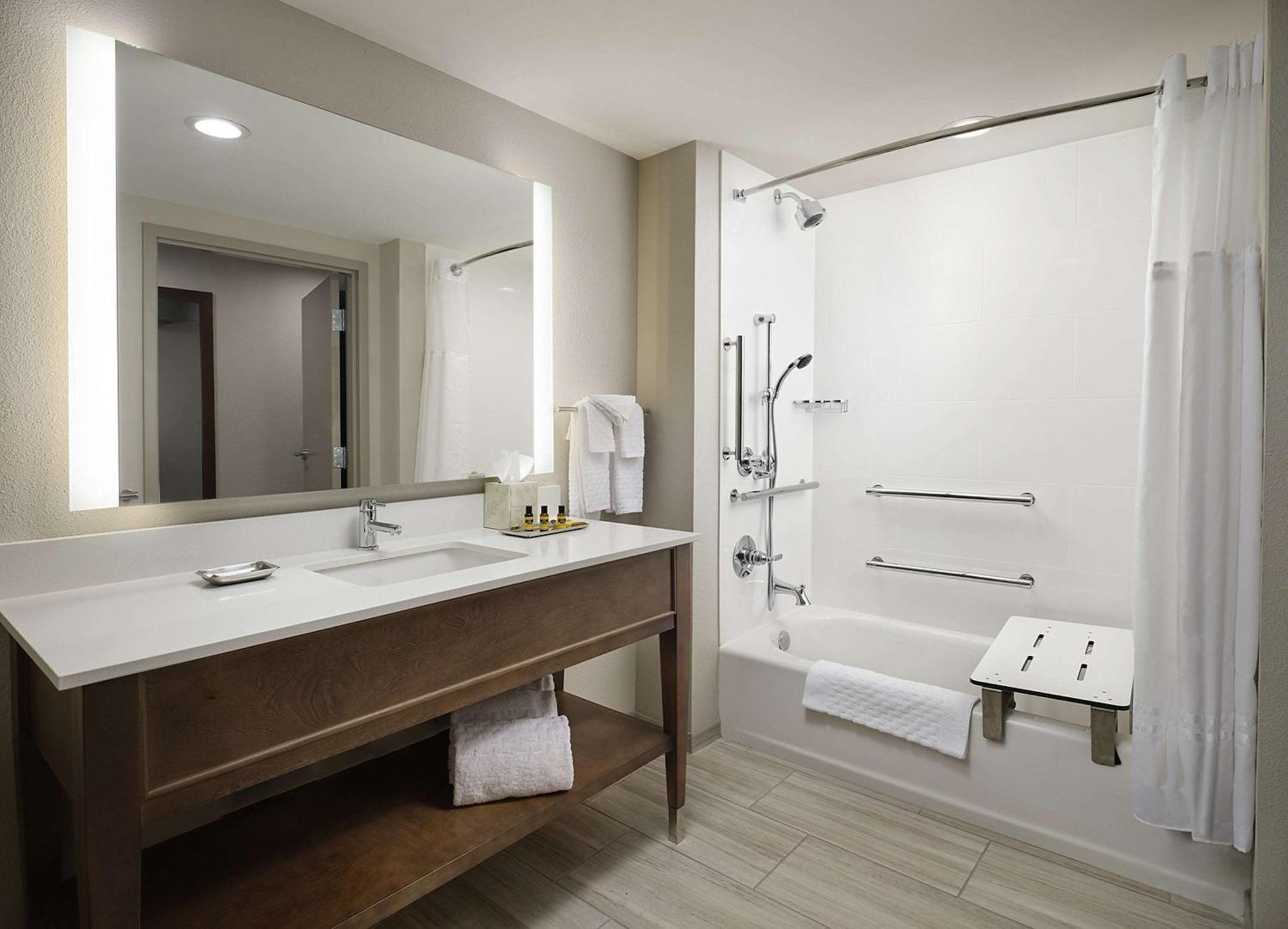 Queen Room with Two Queen Beds and Mobility Accessible Bathtub