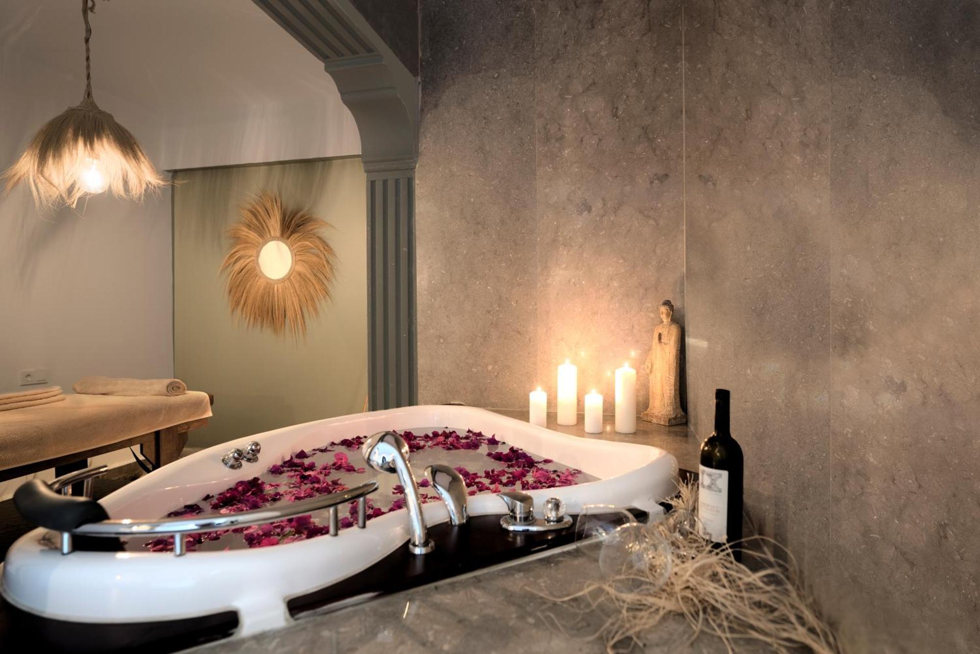 Queen Room Spa Bath