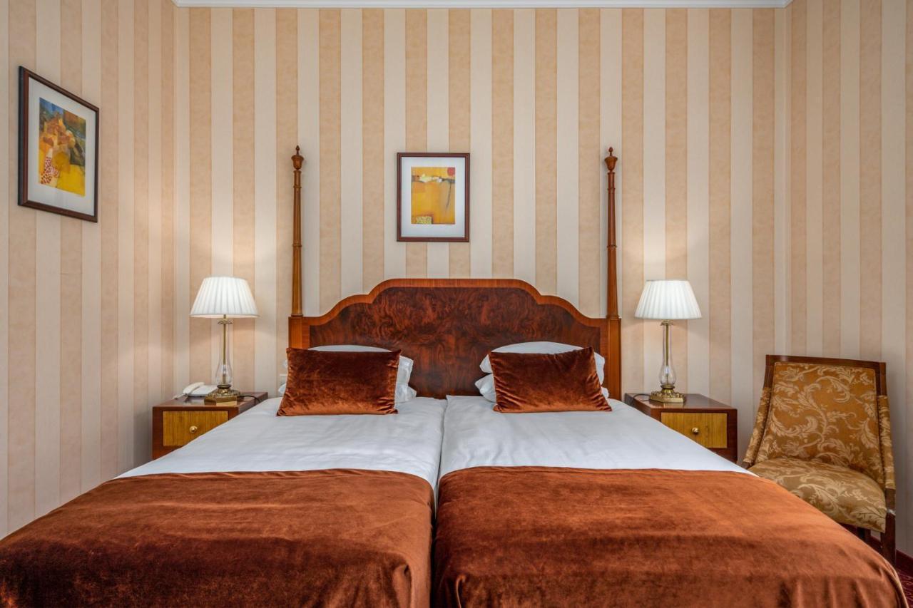 Deluxe Twin Room Wellness Fitness Access