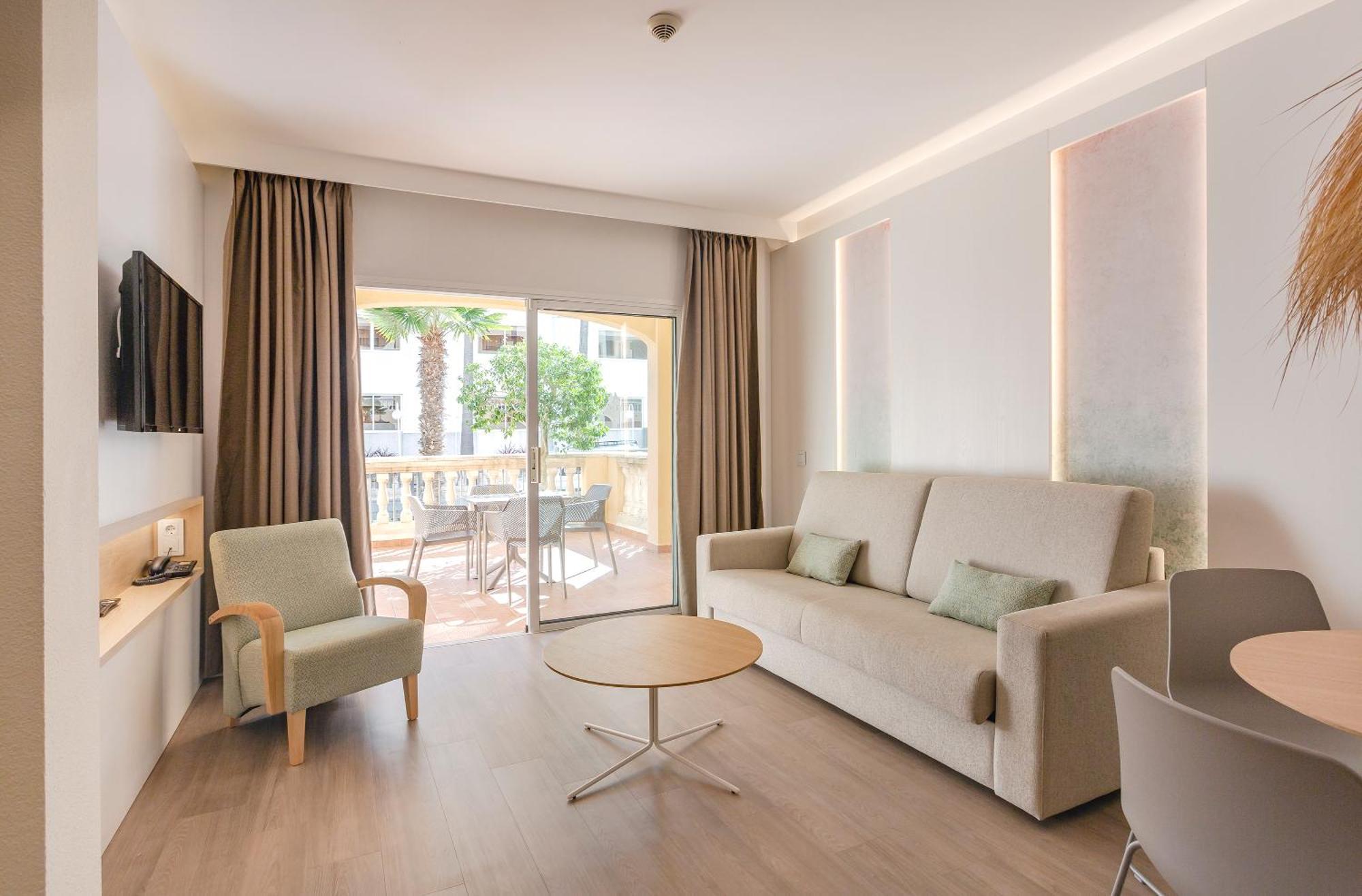 One-Bedroom Apartment,1306794103:JPEG