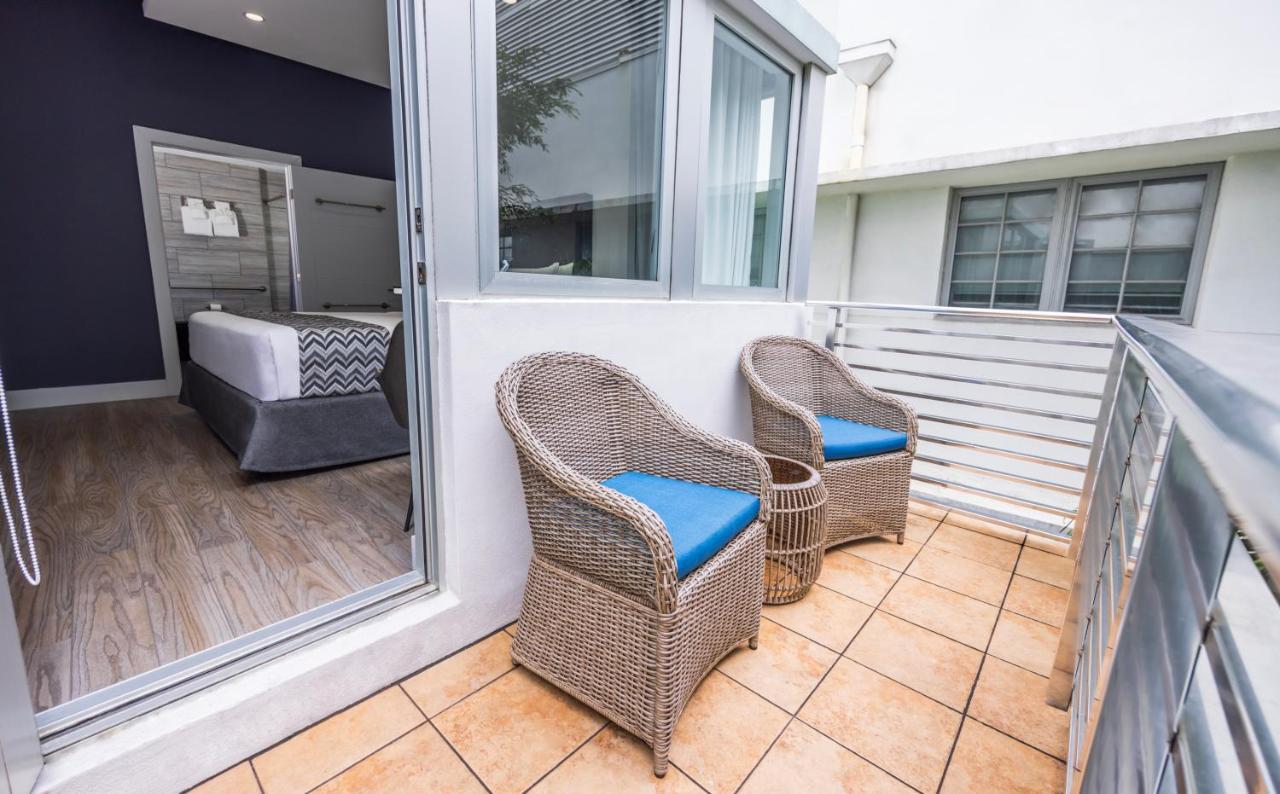 Premier King Balcony
