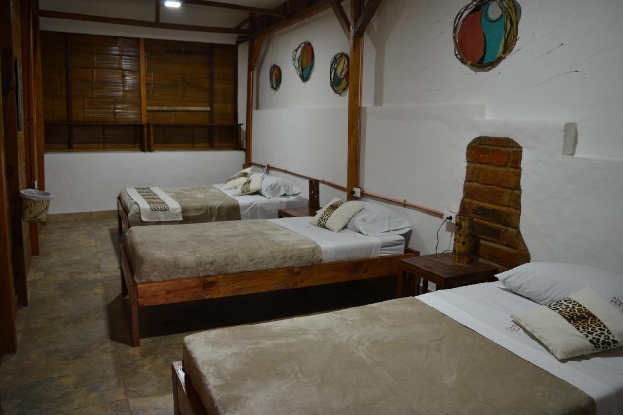 Chambre Double ou Lits Jumeaux avec Salle de Bains Privative