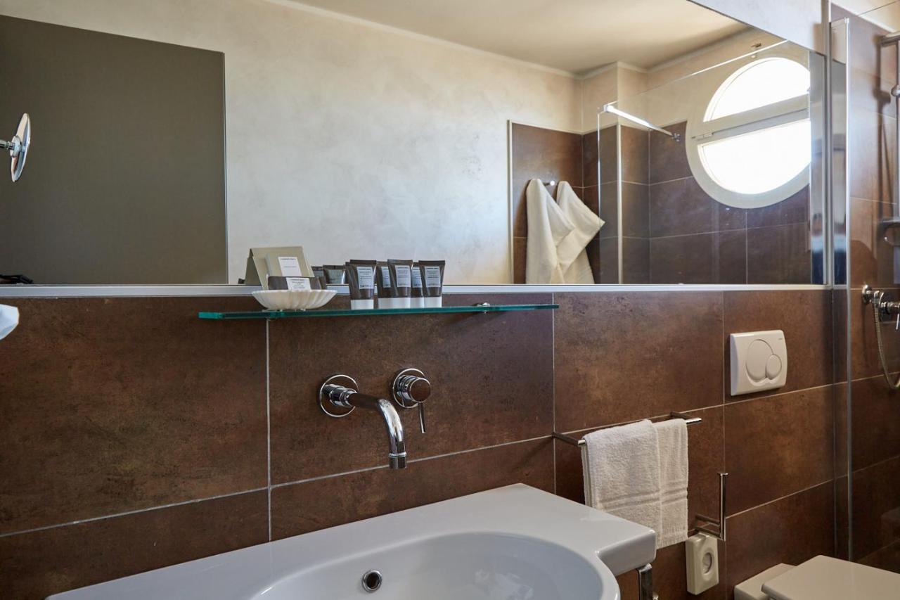 Deluxe Doppelzimmer mit seitlichem Meerblick