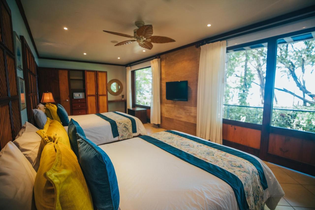 Ocean Front Suite Family,1334264429:JPEG