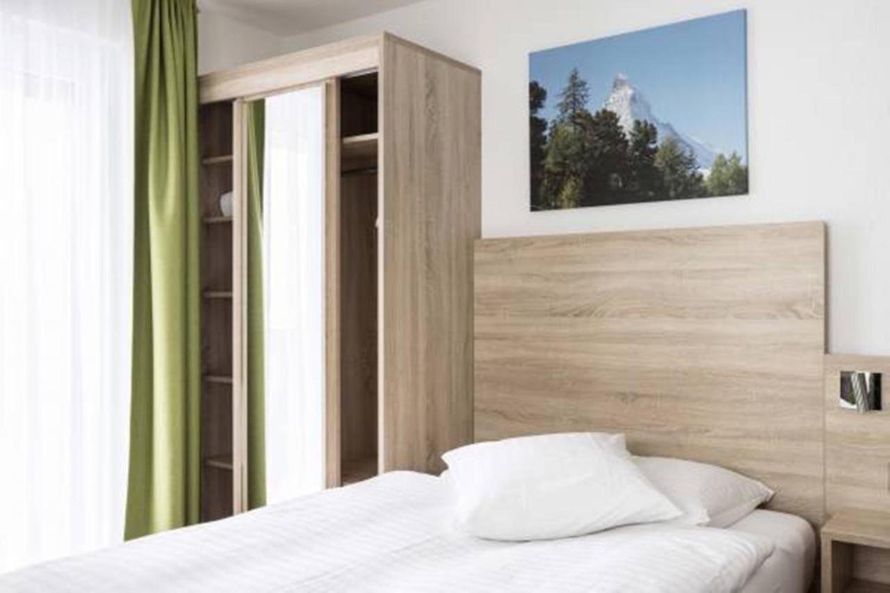 Quarto Individual com Cama de Casal e Vista da Montanha