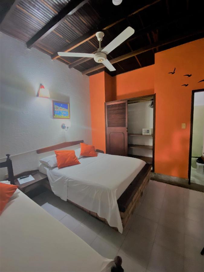 Quarto com 2 Camas de Solteiro