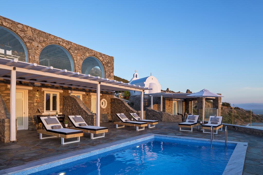 UpBeat Loft Suite Sea View with Sharing Pool