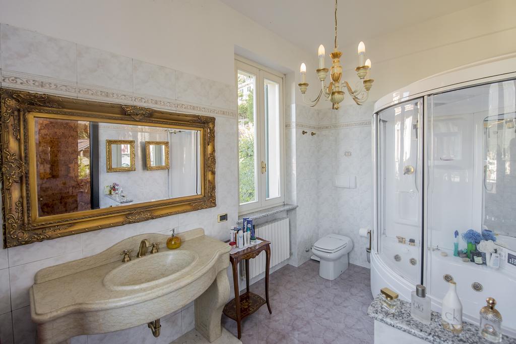 King Room Balcony Private Internal Bathroom