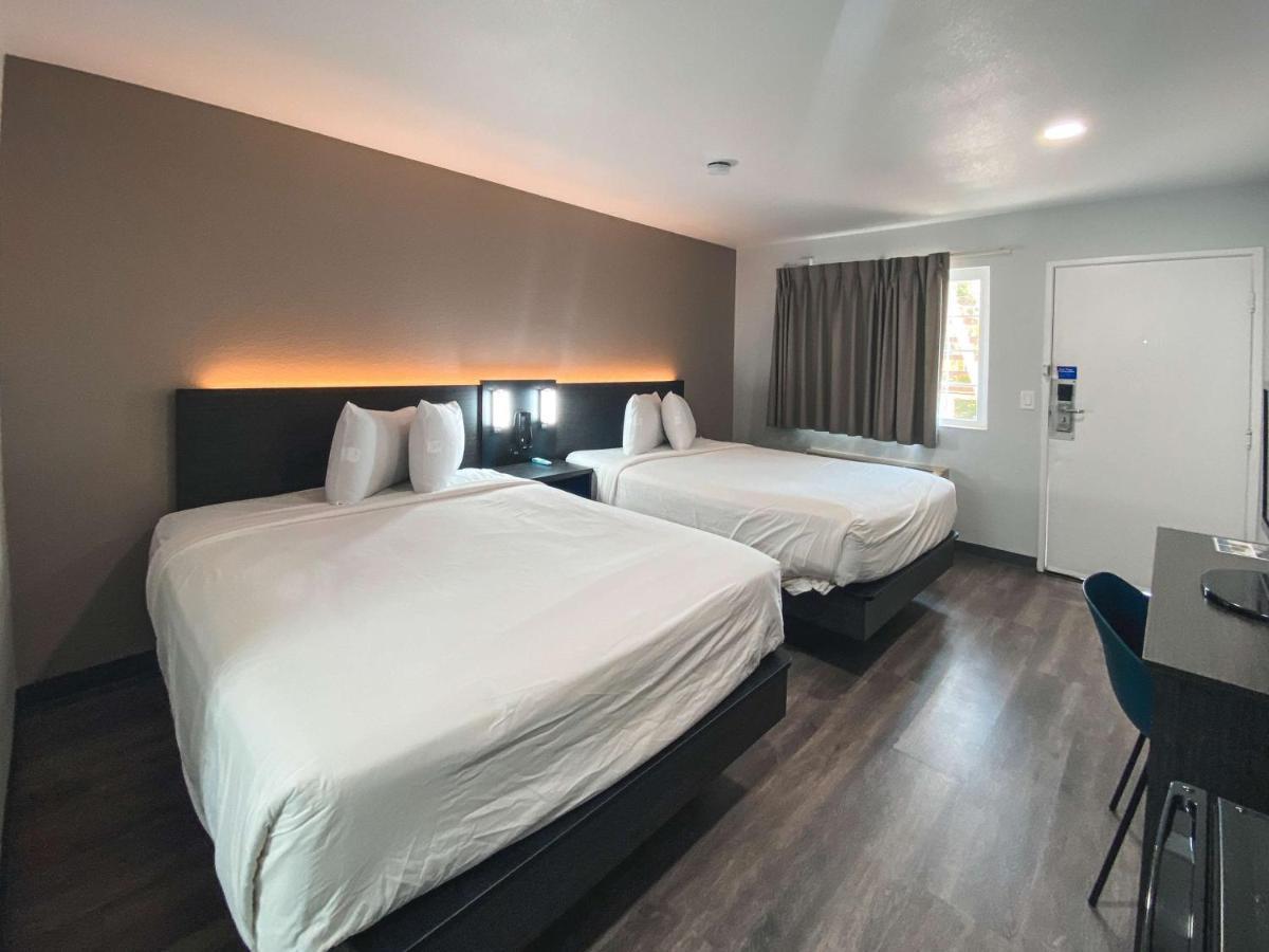 Queen Room with Two Queen Beds - Disability Access,1411111412:JPEG