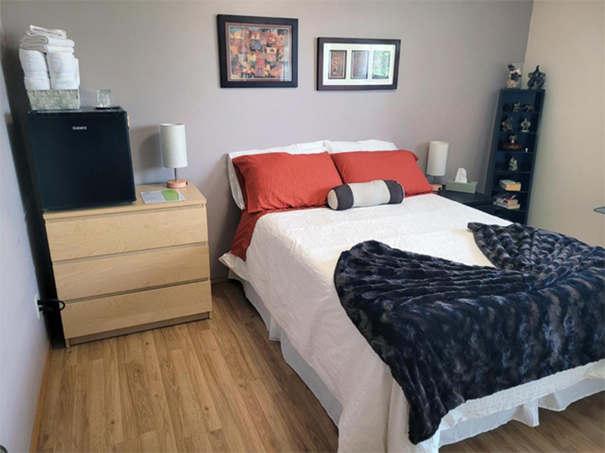 Standard Double Room with Shared Bathroom,1415946945:JPEG