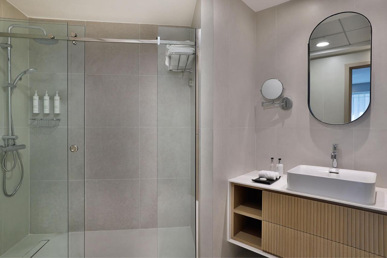 Premium One Bedroom Suite with 1 Queen Bed - City View - Includes 20% Off Food & Beverage