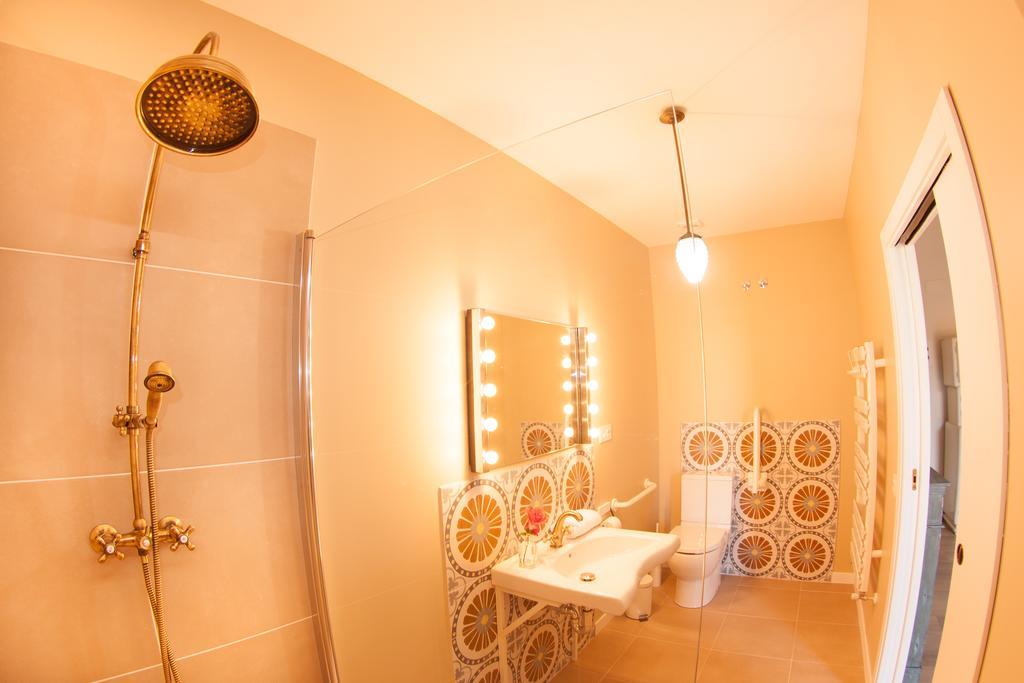 Estudio con balcón