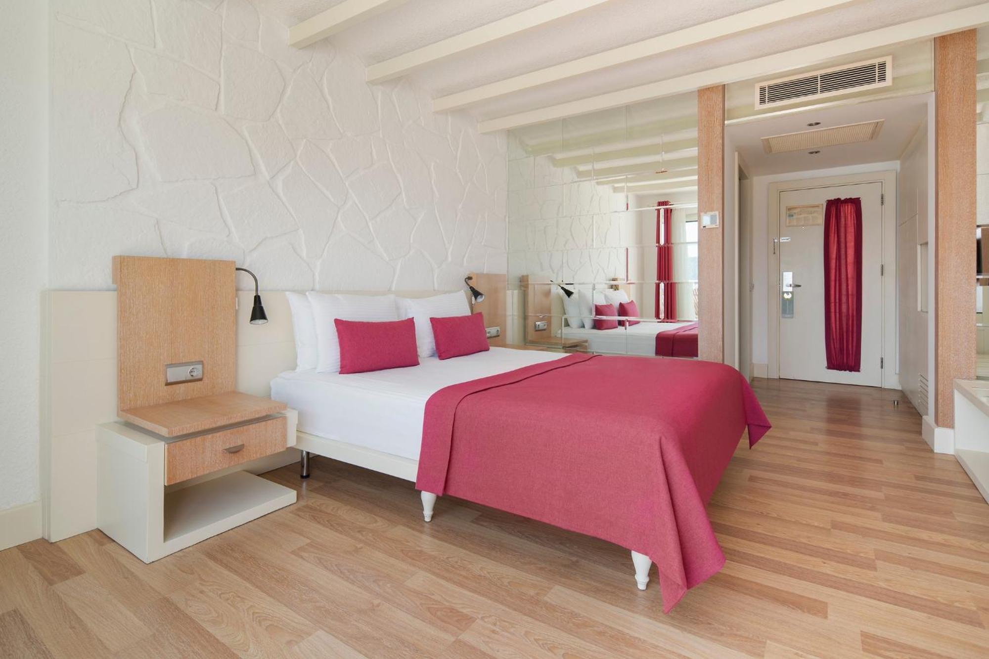 Standard Double or Twin Room Land View