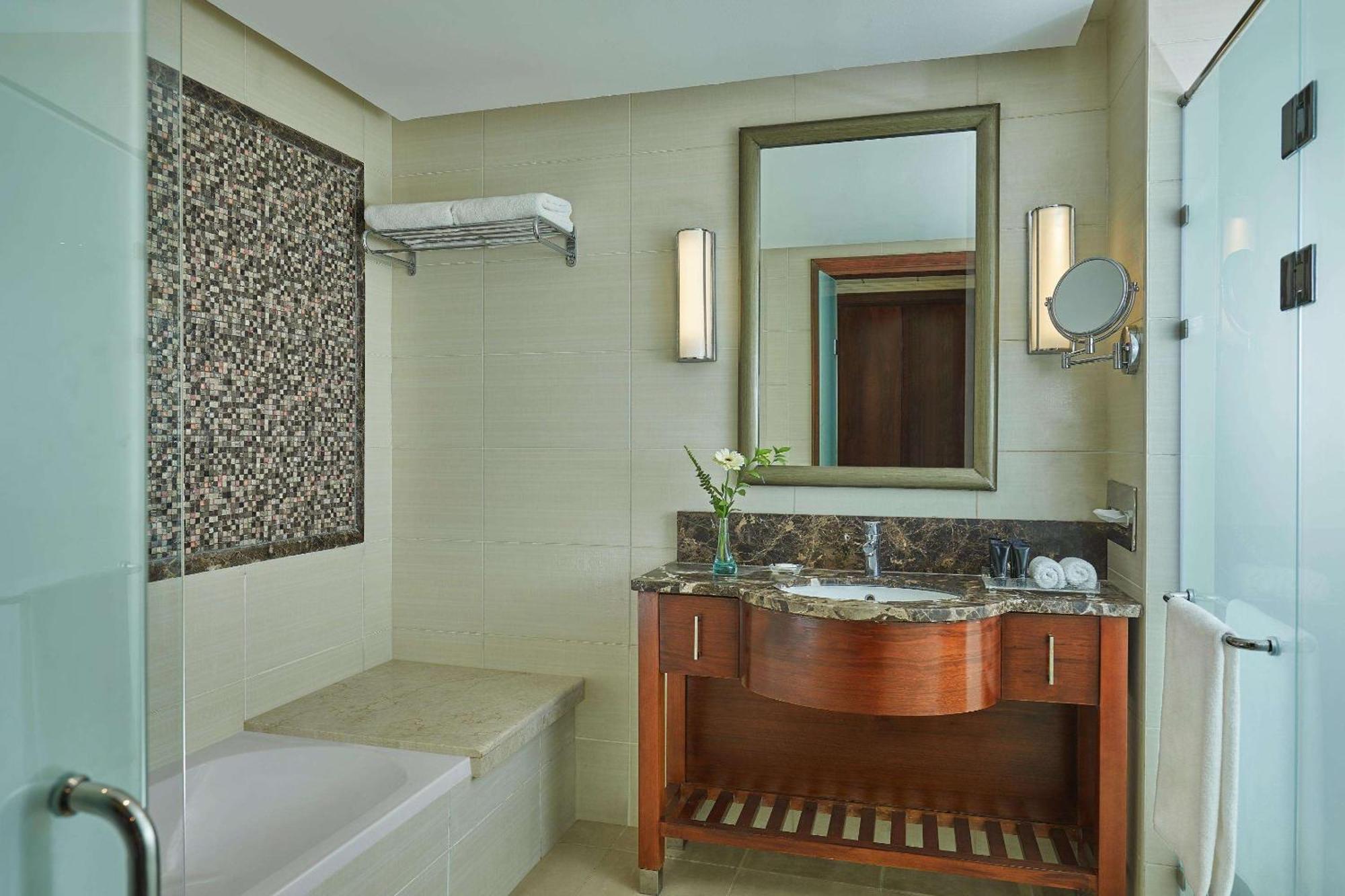 Deluxe Room Pool View