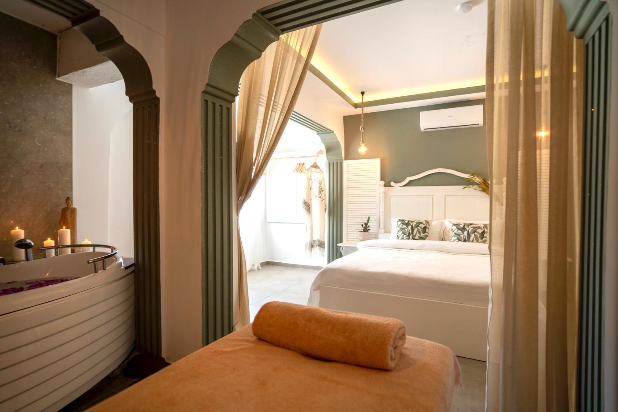Queen Room Spa Bath
