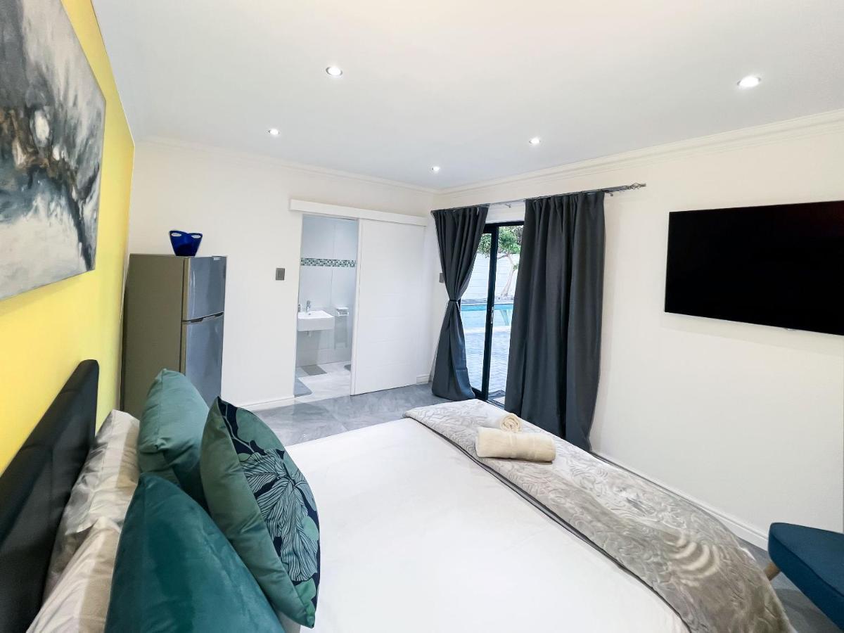 Deluxe Double Room Shower