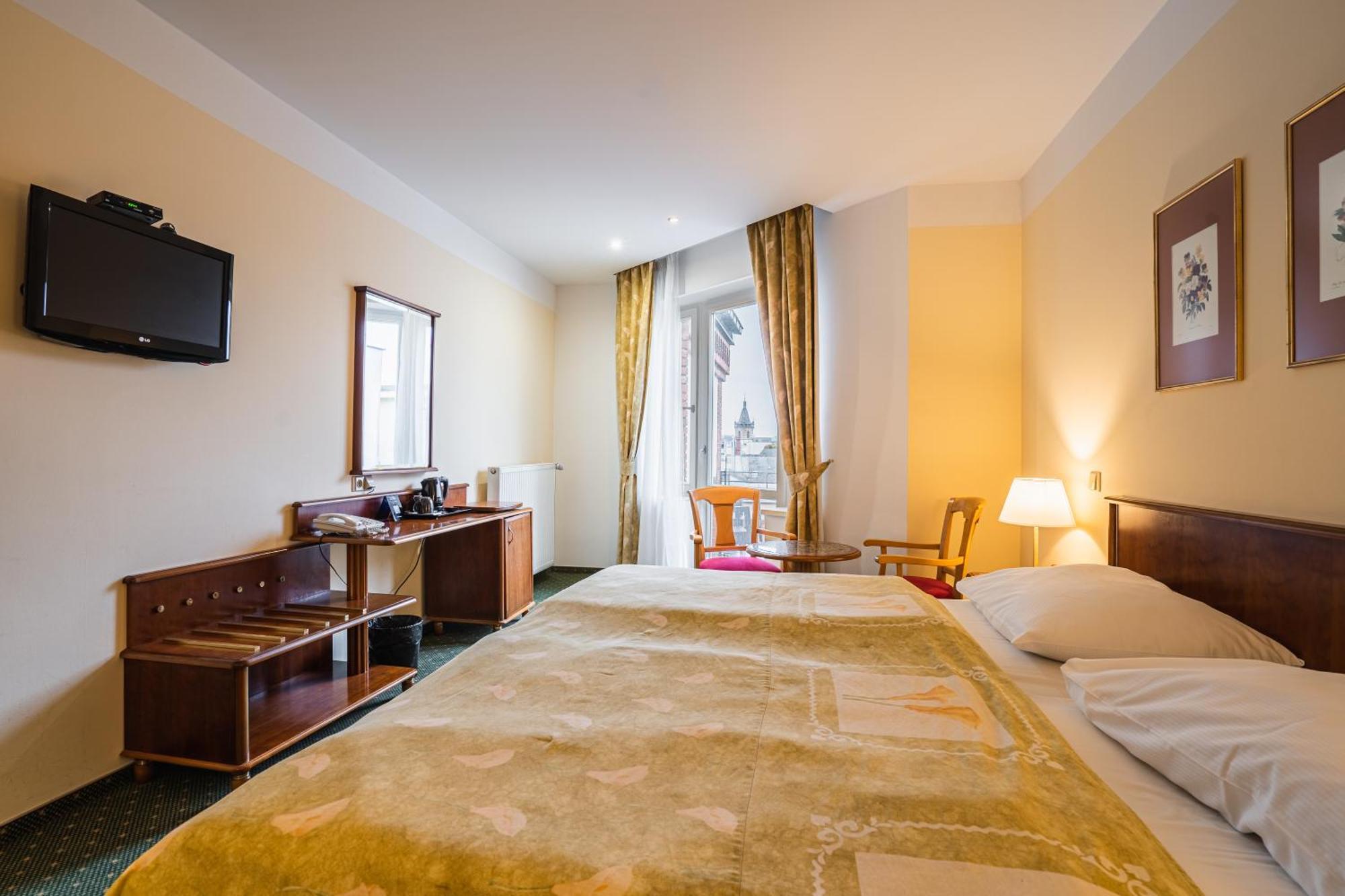 Double or Twin Room Terrace