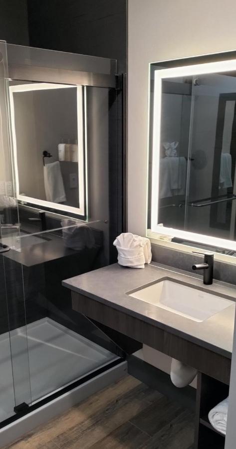 One-Bedroom Suite,1469714810:JPEG
