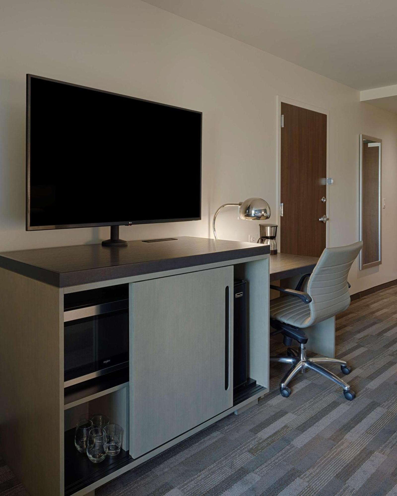 Den Guestroom Two Queen Beds