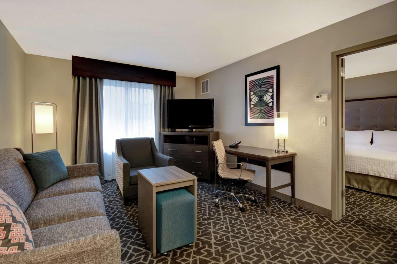 One-Bedroom Queen Suite with City View - Non-Smoking,1498915414:JPEG